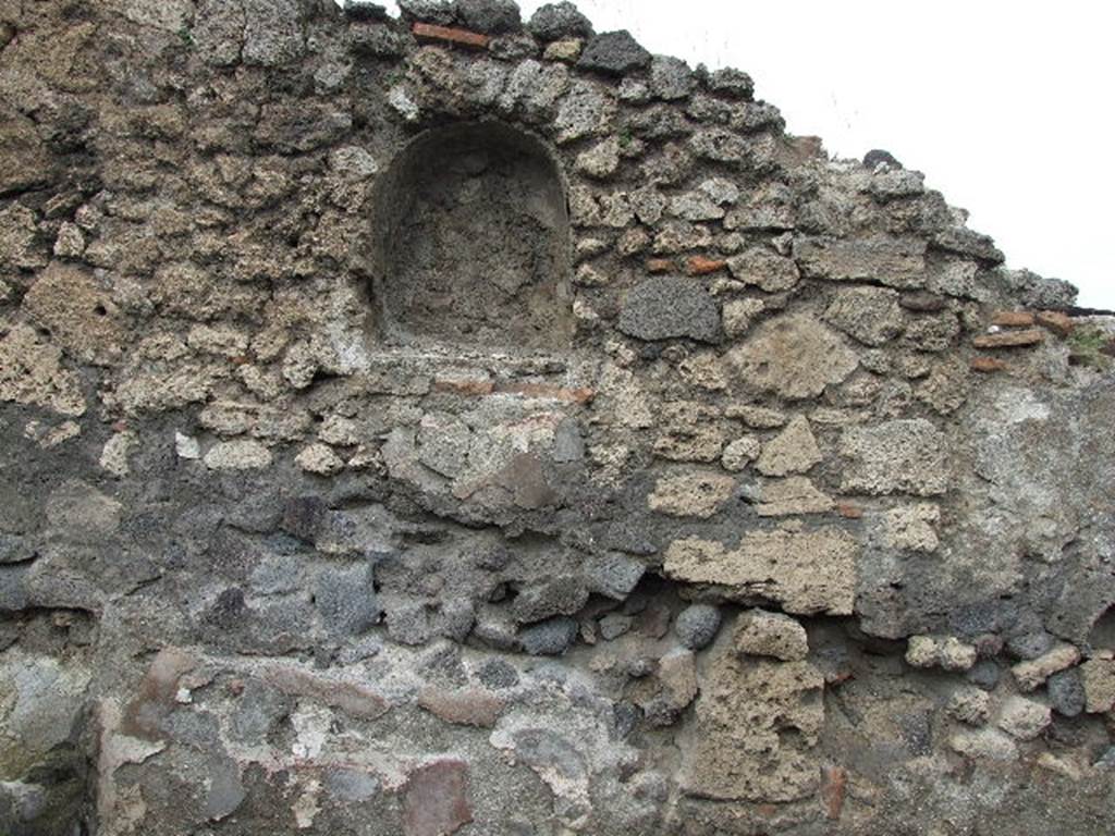 VIII.4.24 Pompeii.  Street altar.  December 2006.  Niche in north wall for statue.