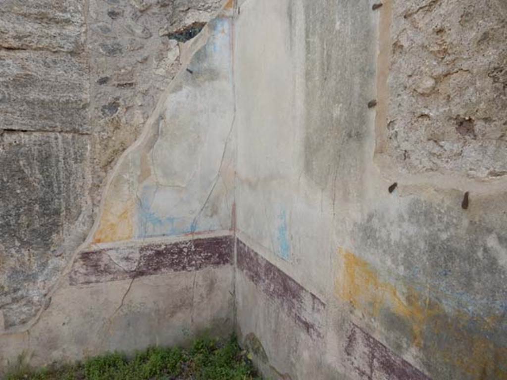 VIII.5.16 Pompeii. May 2017. Room 7, looking towards south end of east wall, and south-east corner. Photo courtesy of Buzz Ferebee.
