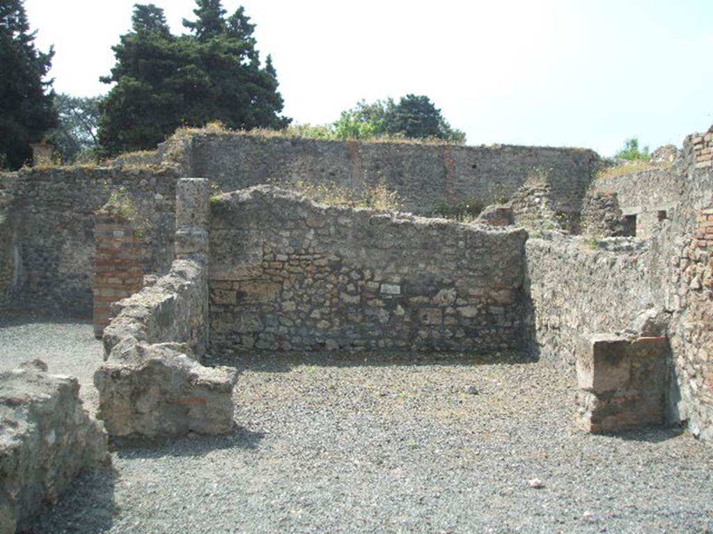 VIII.5.23 Pompeii. May 2005. Looking south across shop area, to yard area.

