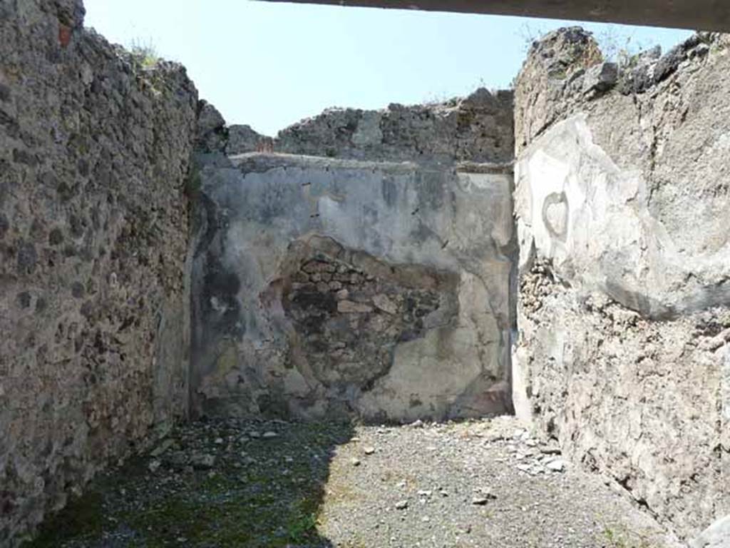 VIII.5.24 Pompeii. May 2010. Room 11, looking west.