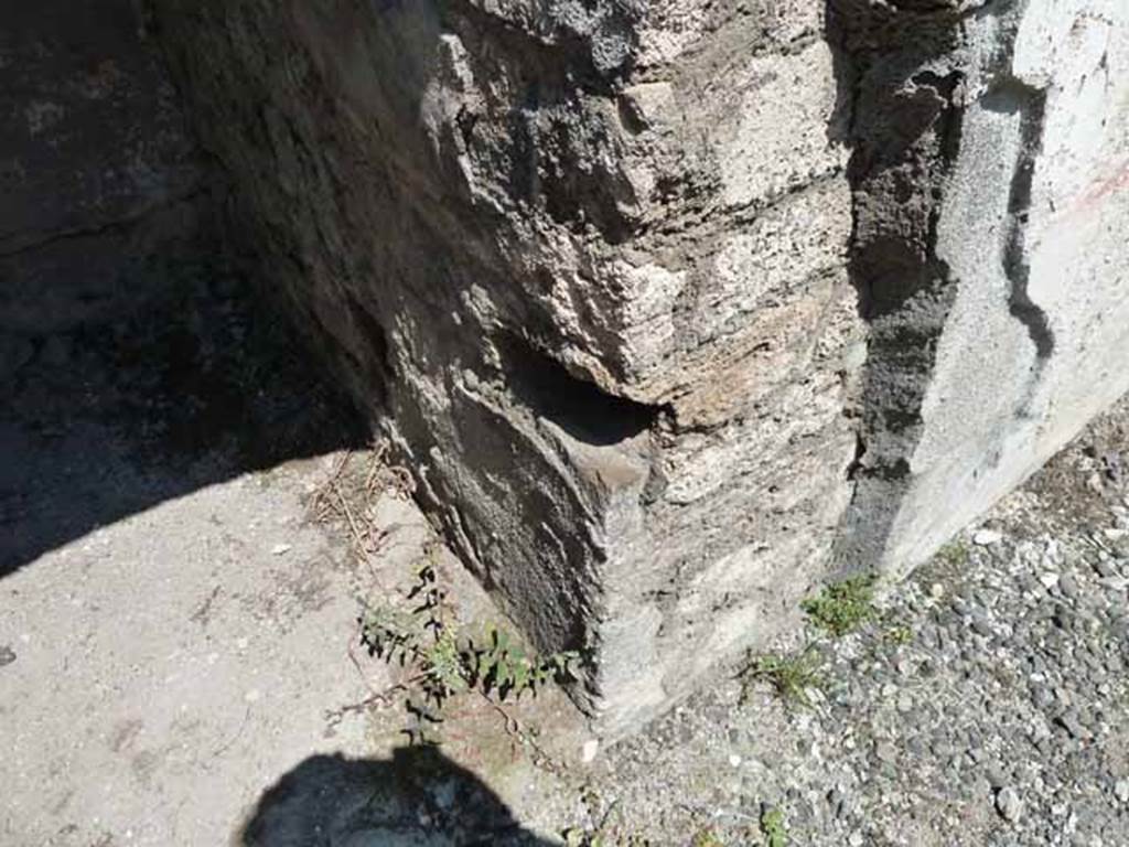 VIII.5.24 Pompeii. May 2010. Room 13, Lower east wall of arched recess.