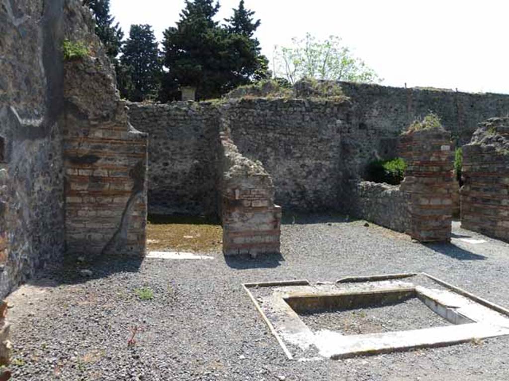 VIII.5.24 Pompeii. May 2010. Room 1, atrium, looking south towards entrances to rooms 3, 2 and 7.