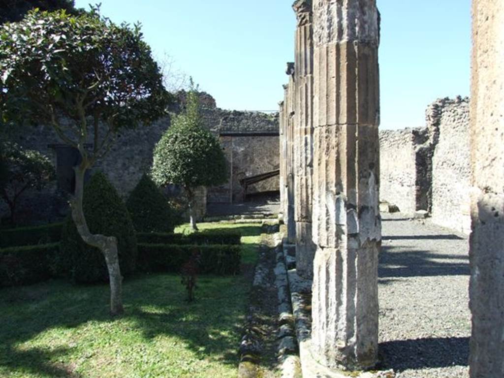 VIII.5.28 Pompeii.  March 2009.  Room 10, Peristyle garden.  Looking west.

