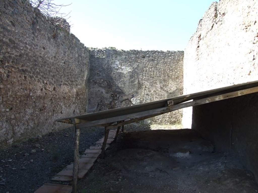 VIII.5.28 Pompeii.  March 2009. Room 11.  Large Triclinium.  Looking west.