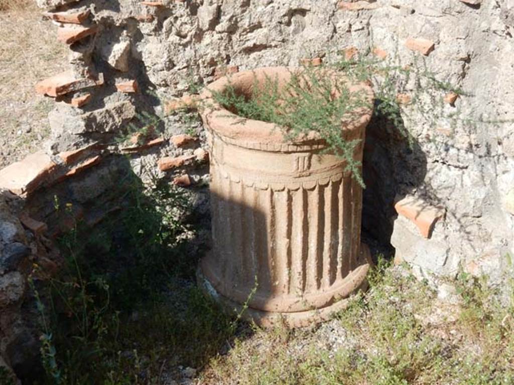 VIII.5.37 Pompeii. May 2017. Room 10, terracotta puteal in corner of tablinum.  Photo courtesy of Buzz Ferebee.
