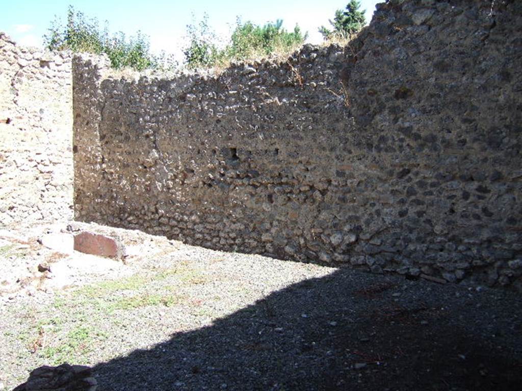 VIII.5.39 Pompeii. September 2005. Room 1.  East side.