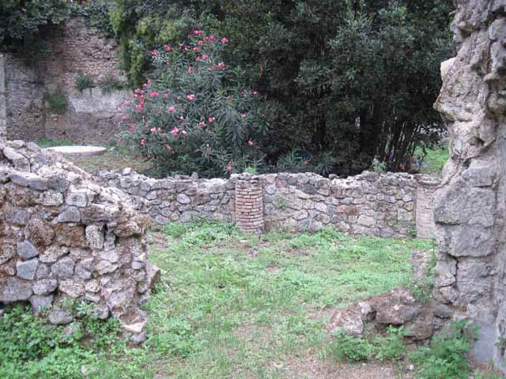 VIII.7.6 Pompeii. September 2010. Looking west from oecus toward portico and garden area. Photo courtesy of Drew Baker.
