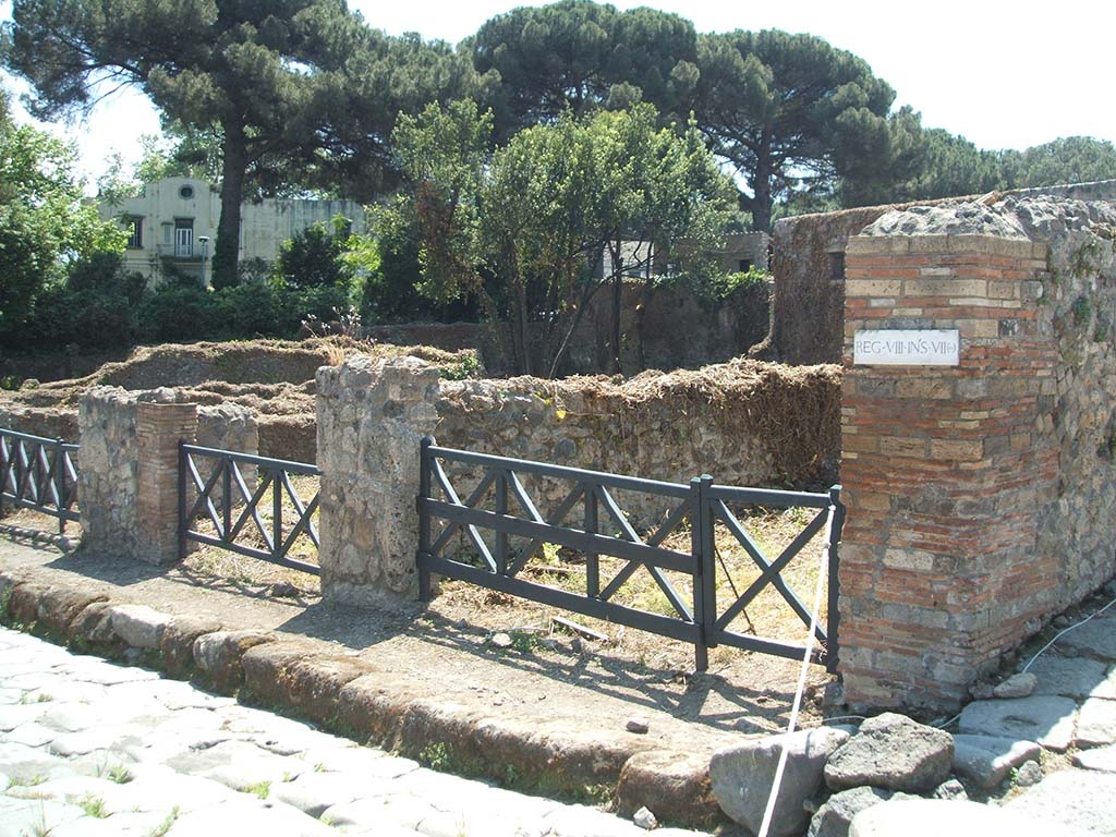 VIII.7.15 Pompeii. May 2005. Entrances.