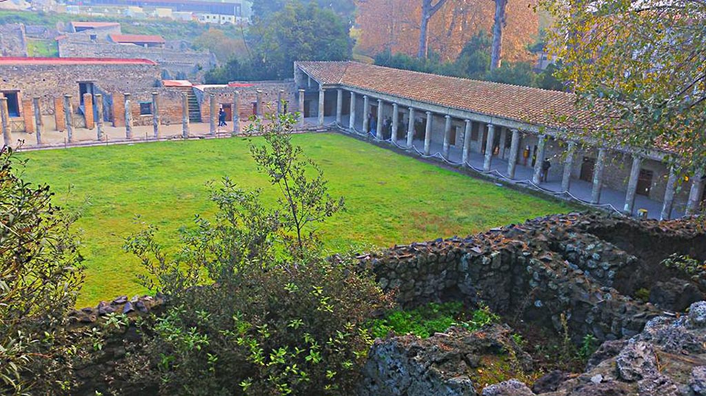 VIII.7.16 Pompeii. 2015/2016. Looking east across top of rooms on west side. Photo courtesy of Giuseppe Ciaramella.