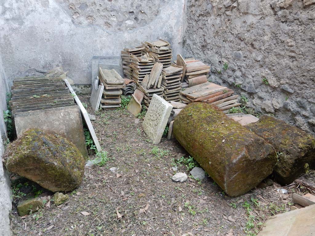 VIII.7.16 Pompeii. June 2019. Interior of room on west side. Photo courtesy of Buzz Ferebee.