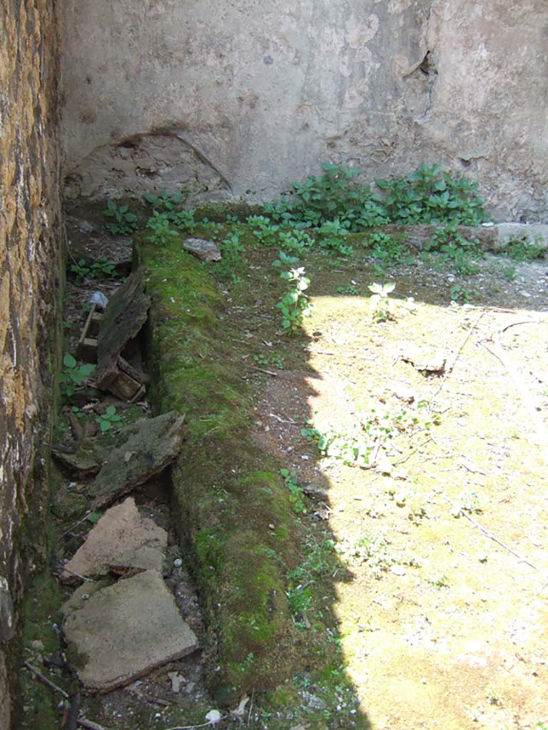 VIII.7.16 Pompeii. May 2006. Latrine in north-west corner.