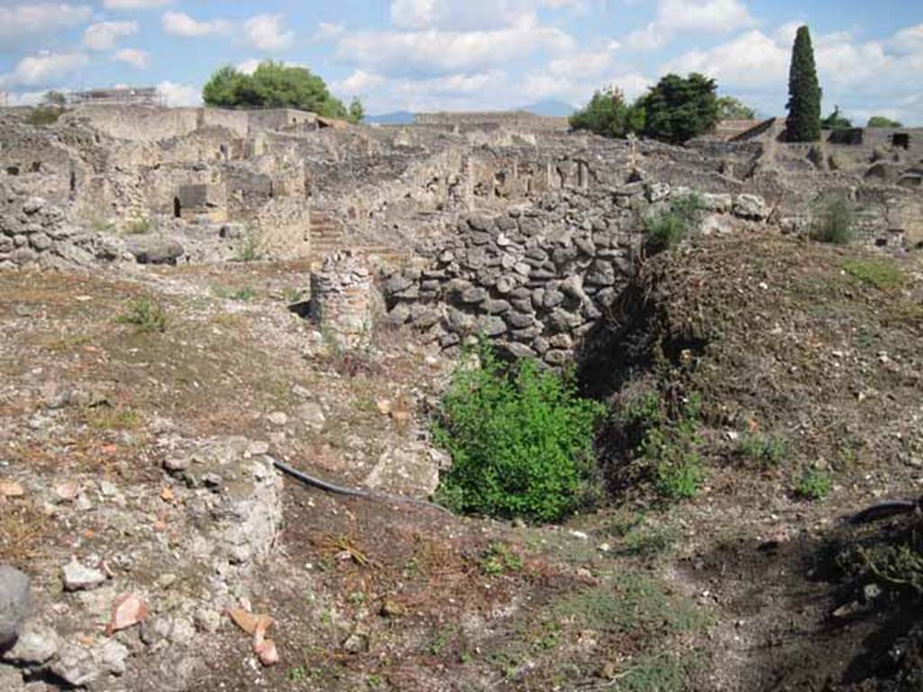 VIII.7.26 Pompeii. September 2010. Looking east across northern portico towards depression.Photo courtesy of Drew Baker.
