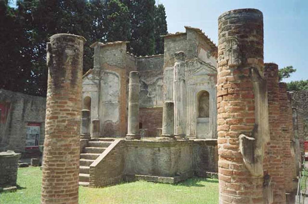 VIII.7.28 Pompeii. May 2010. Looking south west across temple court from entrance. Photo courtesy of Rick Bauer.