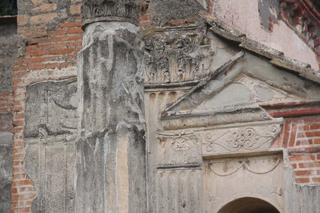 VIII.7.28, Pompeii. April 2014. Detail of stucco at north end of east side, on left of niche. Photo courtesy of Klaus Heese.