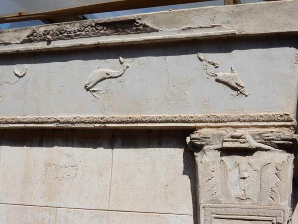 VIII.7.28, Pompeii. May 2015. Purgatorium, detail of stucco from east end of south side. Photo courtesy of Buzz Ferebee.

