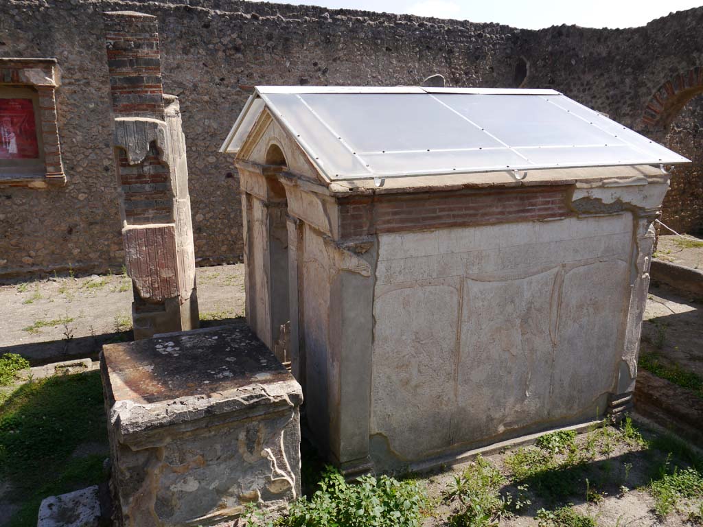 VIII.7.28 Pompeii. September 2018. Looking towards east portico and south-east corner, from west side of Purgatorium. 
Foto Anne Kleineberg, ERC Grant 681269 DÉCOR.
