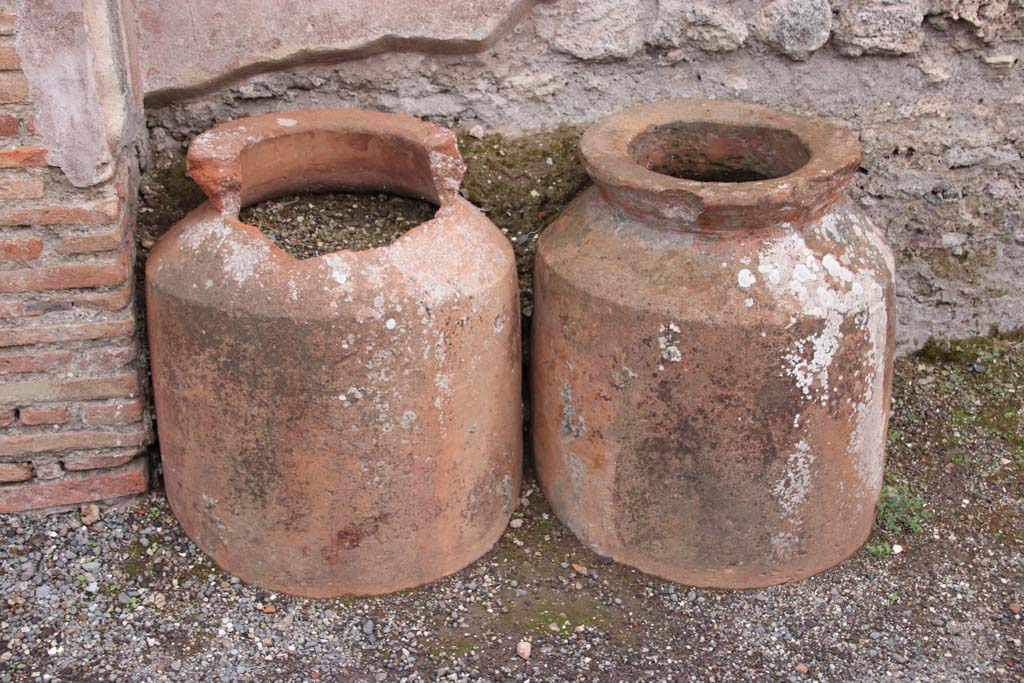 IX.1.3 Pompeii. October 2020. Terracotta vessels. Photo courtesy of Klaus Heese.