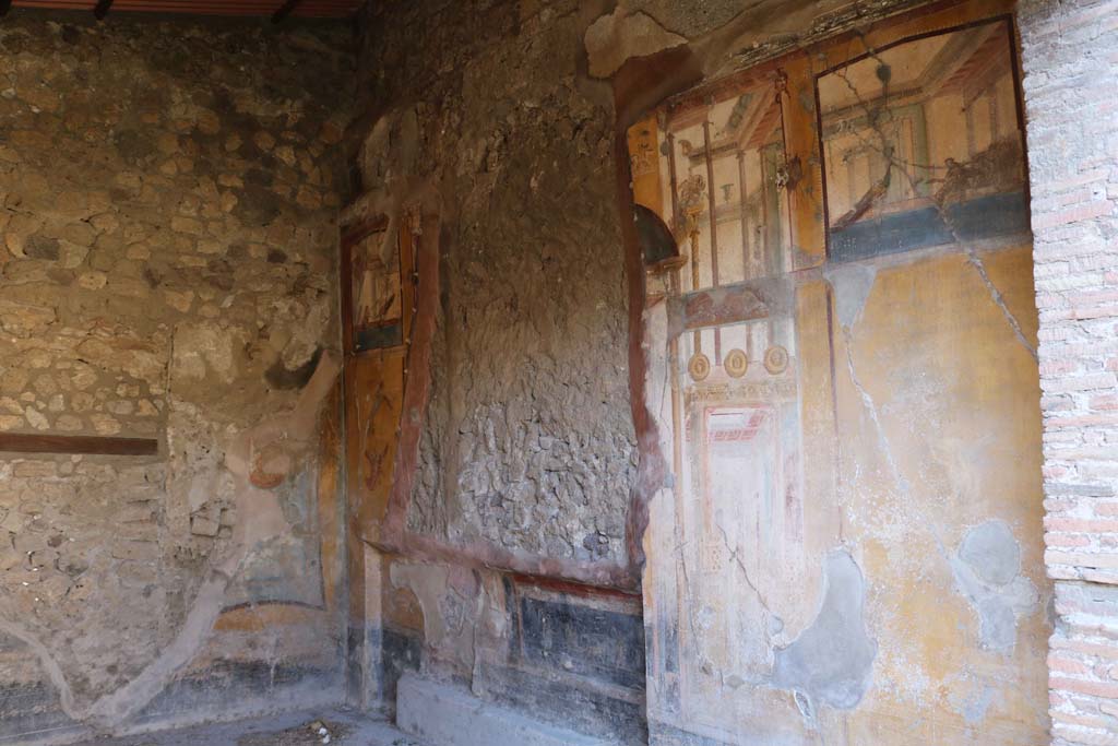 IX.1.7 Pompeii. December 2018. Looking west along north wall of triclinium. Photo courtesy of Aude Durand.