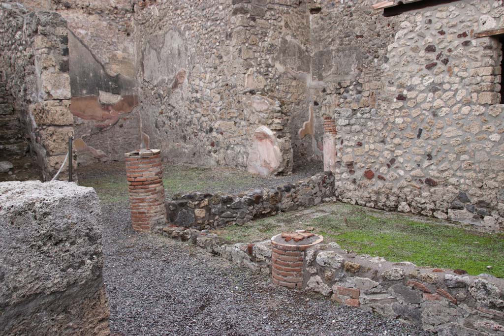 IX.1.12 Pompeii. October 2020. Looking north-east across peristyle area, from west portico near room with stairs.
Photo courtesy of Klaus Heese.