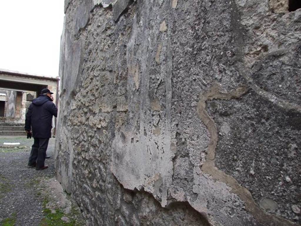 IX.1.22 Pompeii. December 2007. Room 2, east wall of fauces.