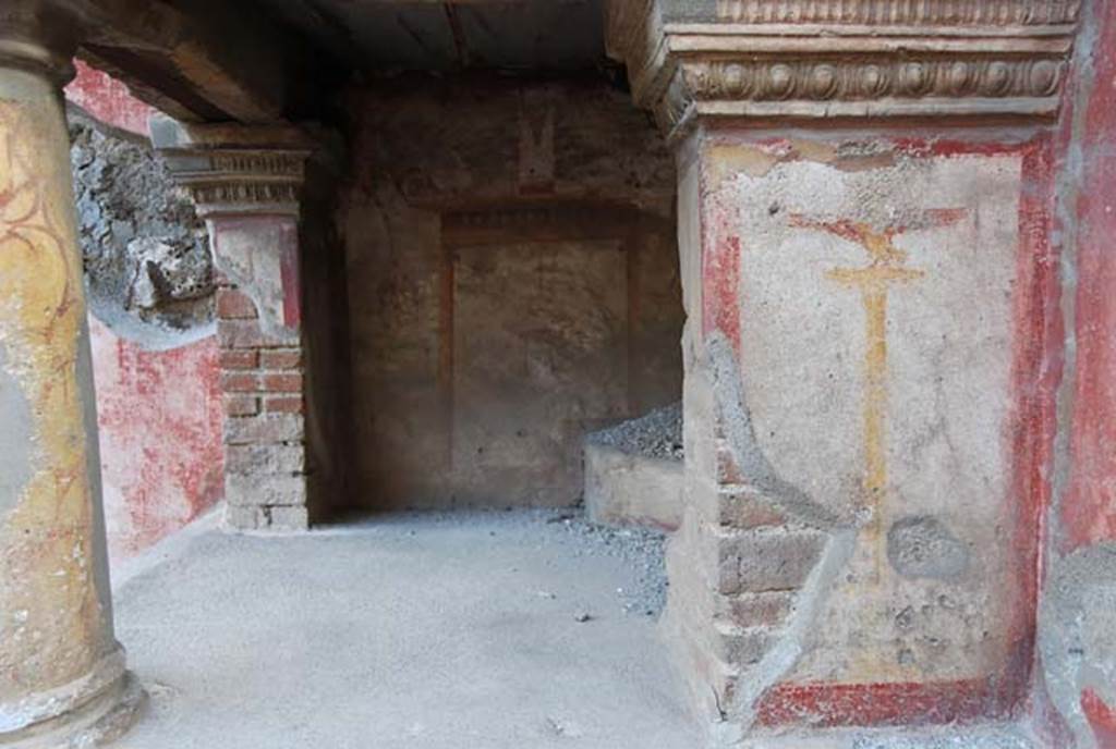 IX.1.22 Pompeii. November 2008. Room 1, atrium. Looking east at west side of household shrine, with painting of a bird. Photo courtesy of Nicolas Monteix.

