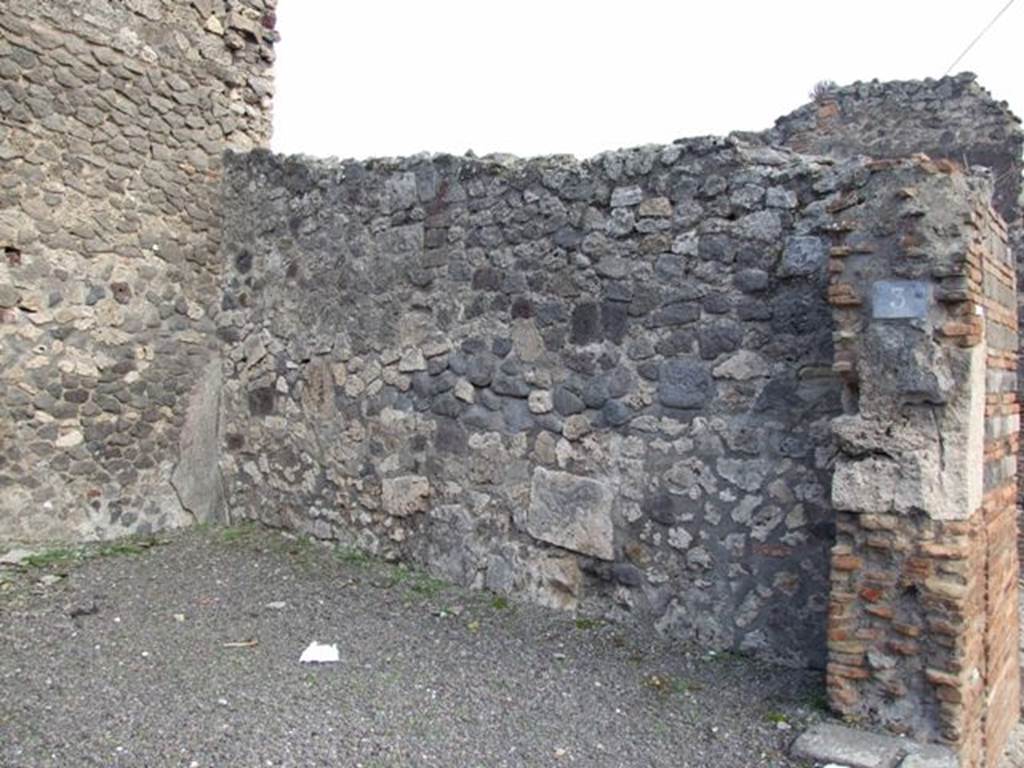 IX.2.3 Pompeii. December 2007. South wall of shop.