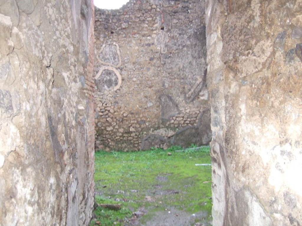 IX.2.5 Pompeii.  December 2005.  Looking east from corridor towards Garden.