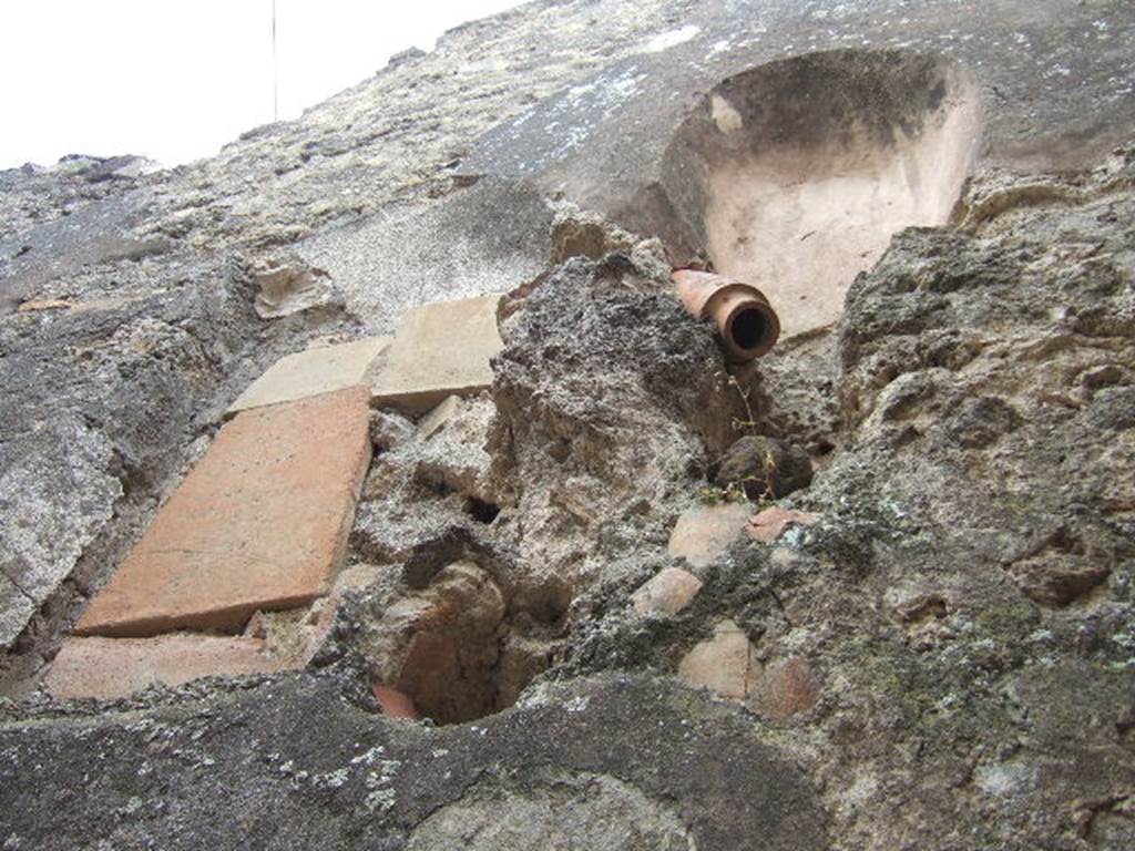 IX.2.8 Pompeii. May 2006. Room in the east rear side. Upper south wall with niche latrine. The terracotta pipe below the latrine may possibly come from another second storey latrine, or may have just carried water?
See Hobson, B., 2009. Latrinae et foricae: Toilets in the Roman World. London; Duckworth. P.77, fig 103.

