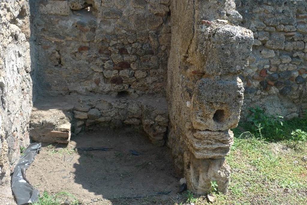 IX.2.24 Pompeii. July 2010. Latrine, in north-east corner of garden. Photo courtesy of Michael Binns.