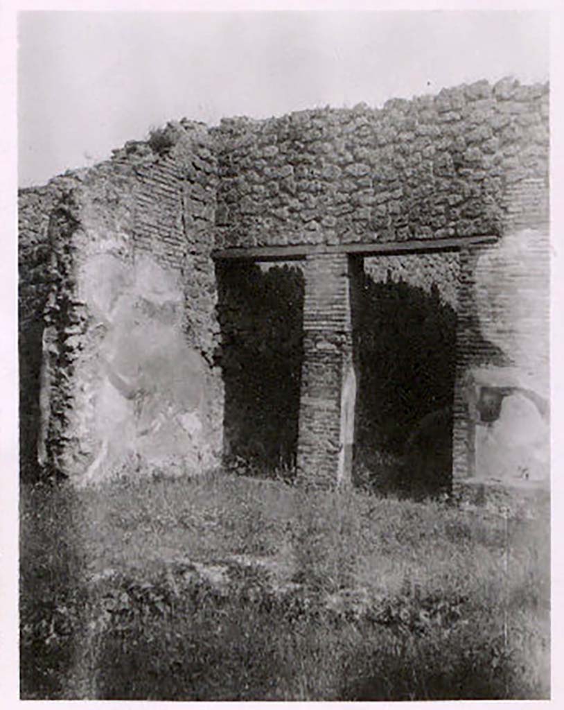 IX.2.26, Pompeii. Pre-1943. Photo by Tatiana Warscher.
According to Warscher –
This photo is of the south-east corner of the atrium. 
The two doorways are those to two narrow corridors that lead from the atrium to the pseudo-peristyle.
On the right is the lava base for the money-chest or strong- box (arca).
On the left is the doorway to the room where, according to A. Trendelenburg, on the floor was a mosaic showing two white doves.
(Warscher then wrote “I have not found any trace of this mosaic, and I have not found it at the Museum. I think it has perished.”)
See Warscher, T. Codex Topographicus Pompeianus, IX.2. (1943), Swedish Institute, Rome. (no.133.), p. 239.
