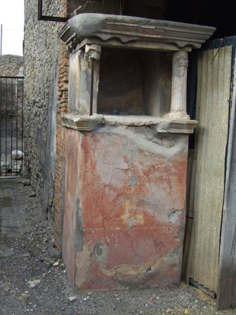 IX.2.26  Pompeii.  March 2009.  Remains of Lararium.