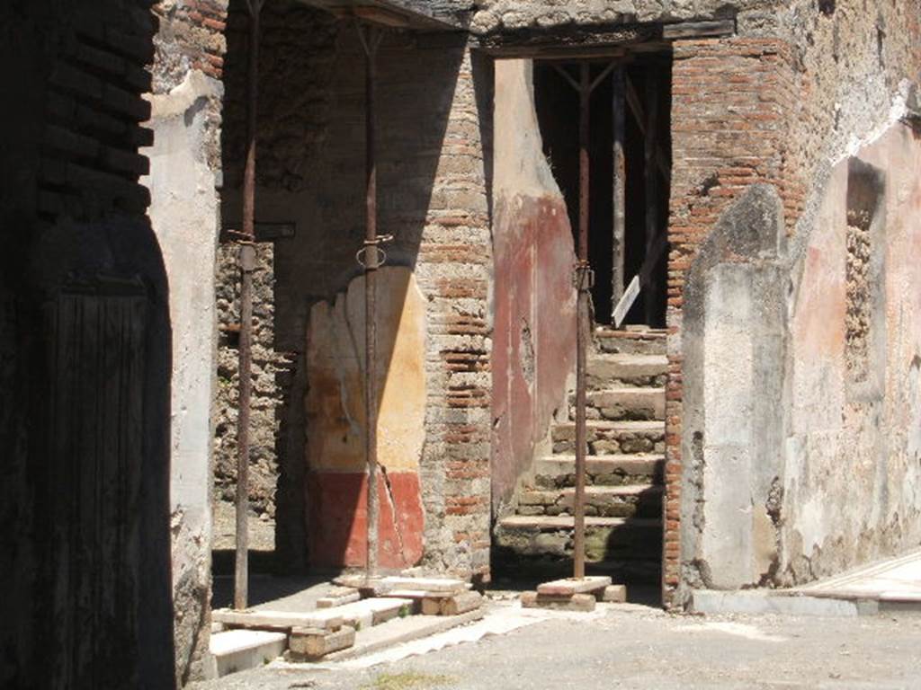 IX.3.5 Pompeii.   May 2005.  Staircase in north east corner of atrium.