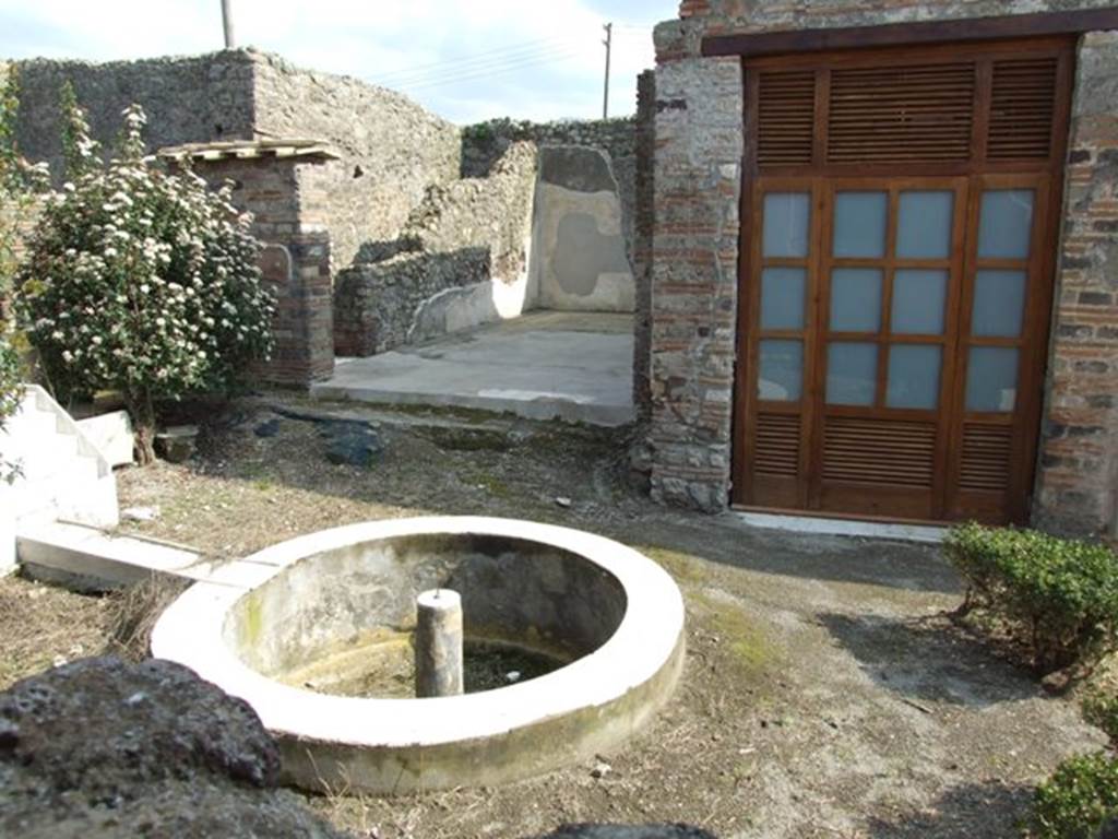 IX.3.5 Pompeii.  March 2009.  View of garden from room 18, through window.