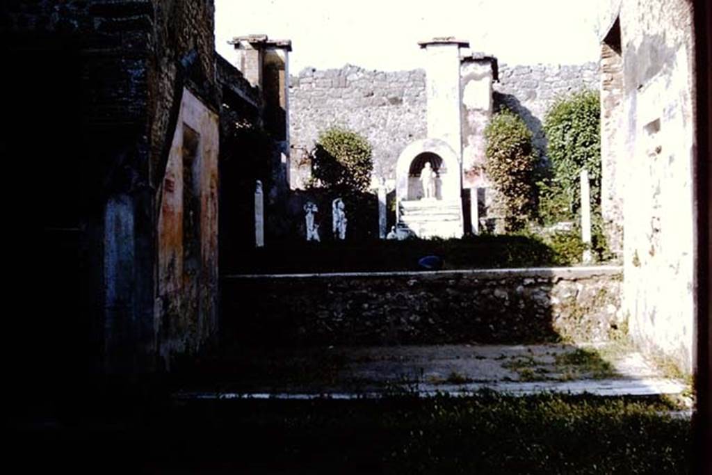 IX.3.5 Pompeii. 1964. Room 12, looking east across tablinum to garden area.  Photo by Stanley A. Jashemski.
Source: The Wilhelmina and Stanley A. Jashemski archive in the University of Maryland Library, Special Collections (See collection page) and made available under the Creative Commons Attribution-Non Commercial License v.4. See Licence and use details.
J64f1581
