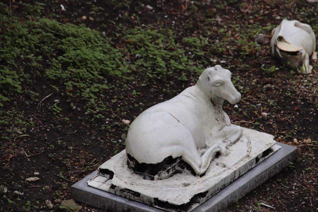 IX.3.5 Pompeii. October 2020.  Statuette in garden area. Photo courtesy of Klaus Heese.