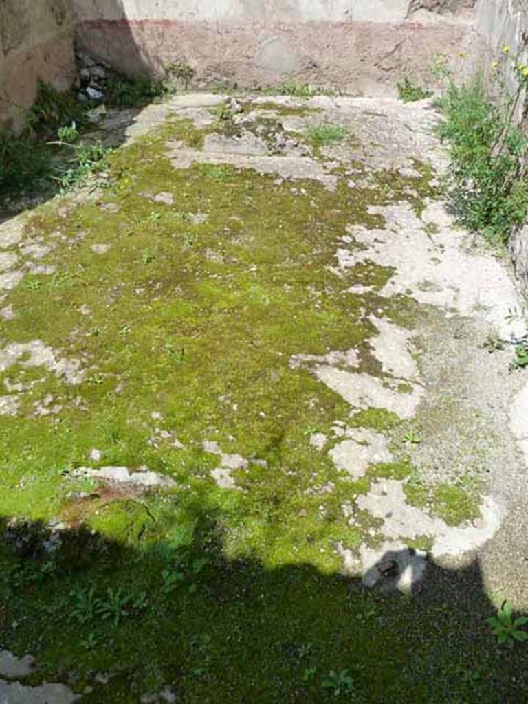 IX.3.12 Pompeii. May 2010.  Floor of room on north side of oven.