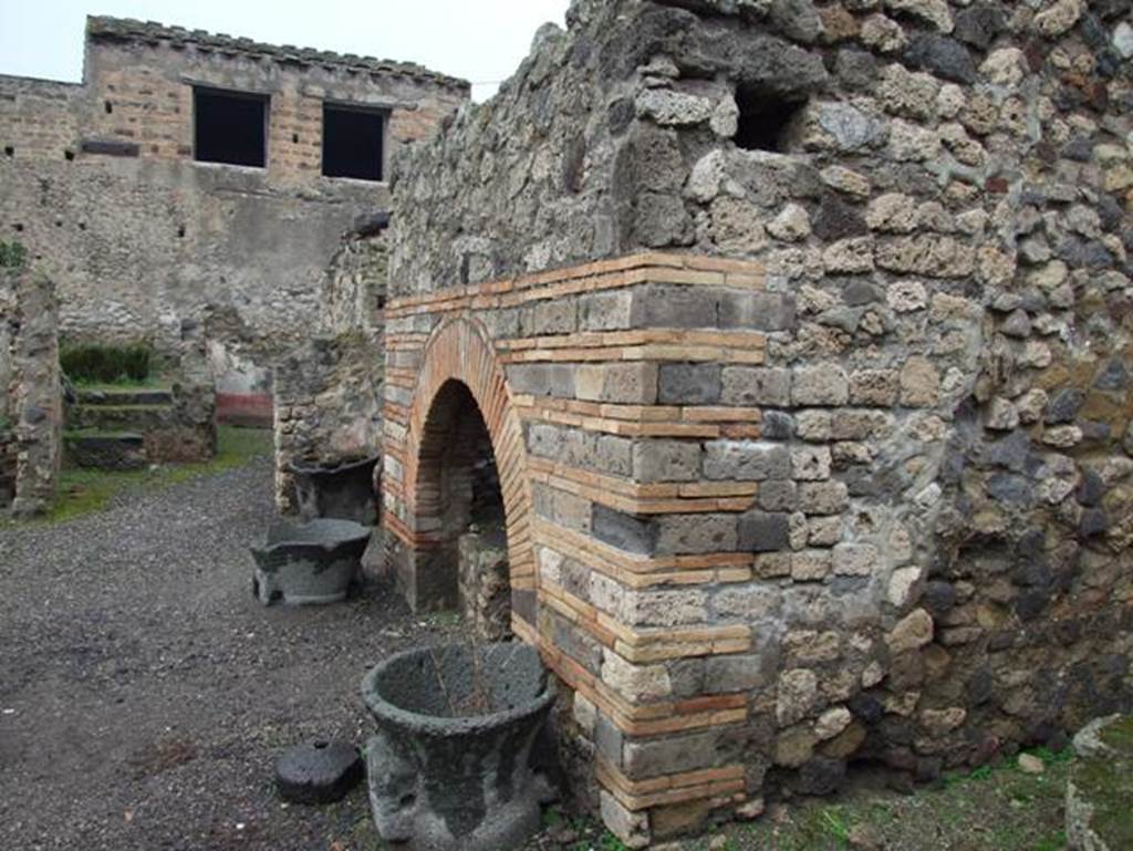 IX.3.12 Pompeii.  January 2008.   Looking north across the front of the oven.  