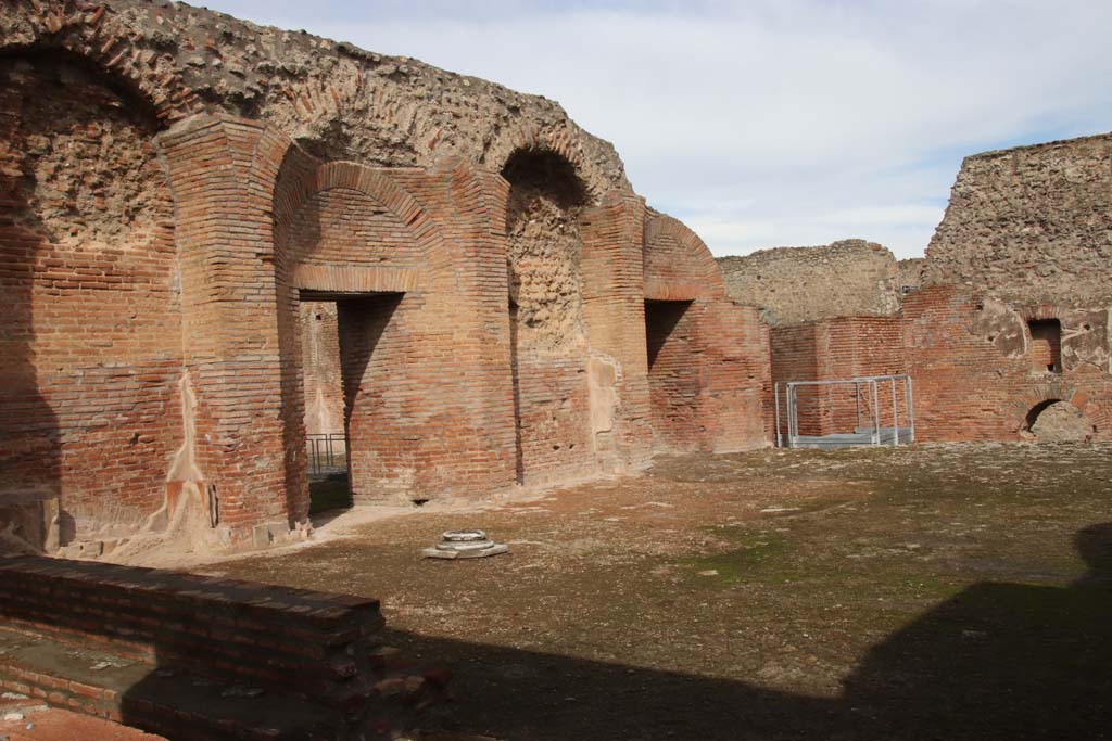 IX.4.18 Pompeii. October 2020. Room “s”, caldarium, looking towards north wall with two doorways from room “q”. Photo courtesy of Klaus Heese.