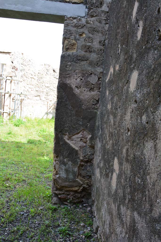 IX.5.2 Pompeii. March 2017. Room r, looking towards east wall in south-east corner.
Foto Christian Beck, ERC Grant 681269 DCOR.
