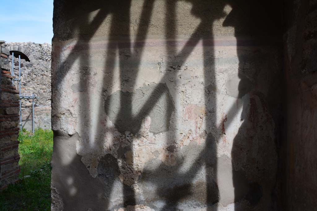 IX.5.2 Pompeii. March 2017. Corridor w, looking east towards wall near altar. 
Foto Christian Beck, ERC Grant 681269 DCOR.

