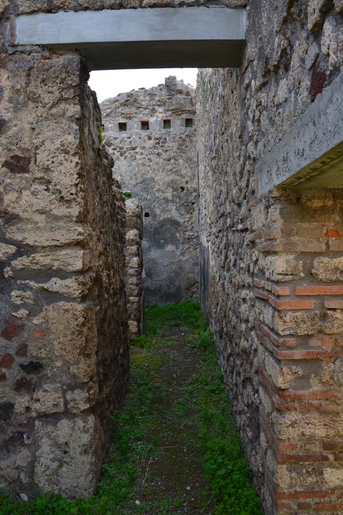 IX.5.2 Pompeii. March 2017. Corridor on east side of room v, leading to room x, on left, and room y, ahead. 
Foto Christian Beck, ERC Grant 681269 DCOR.

