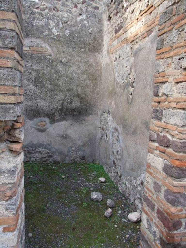 IX.5.2 Pompeii. December 2007. Doorway to room 7, looking west.