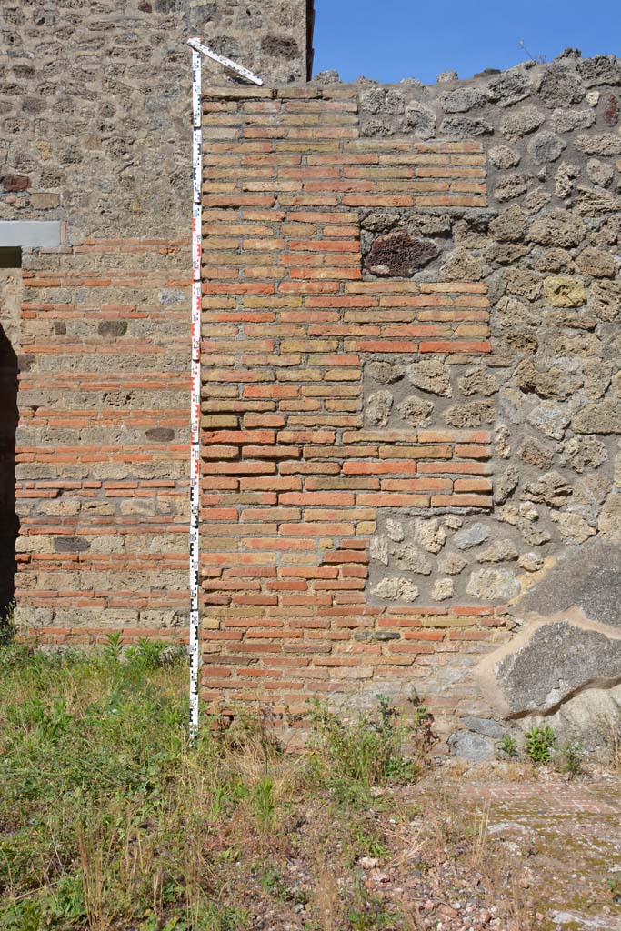 IX.5.2 Pompeii. May 2017. Room k, looking east towards pilaster at north end of east wall.
Foto Christian Beck, ERC Grant 681269 DCOR.

