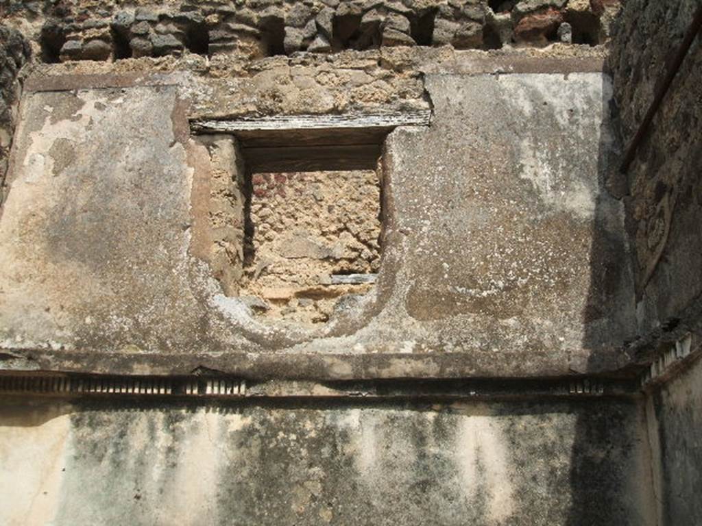 IX.6.5 Pompeii. May 2005. Room “c”, upper north wall with window.