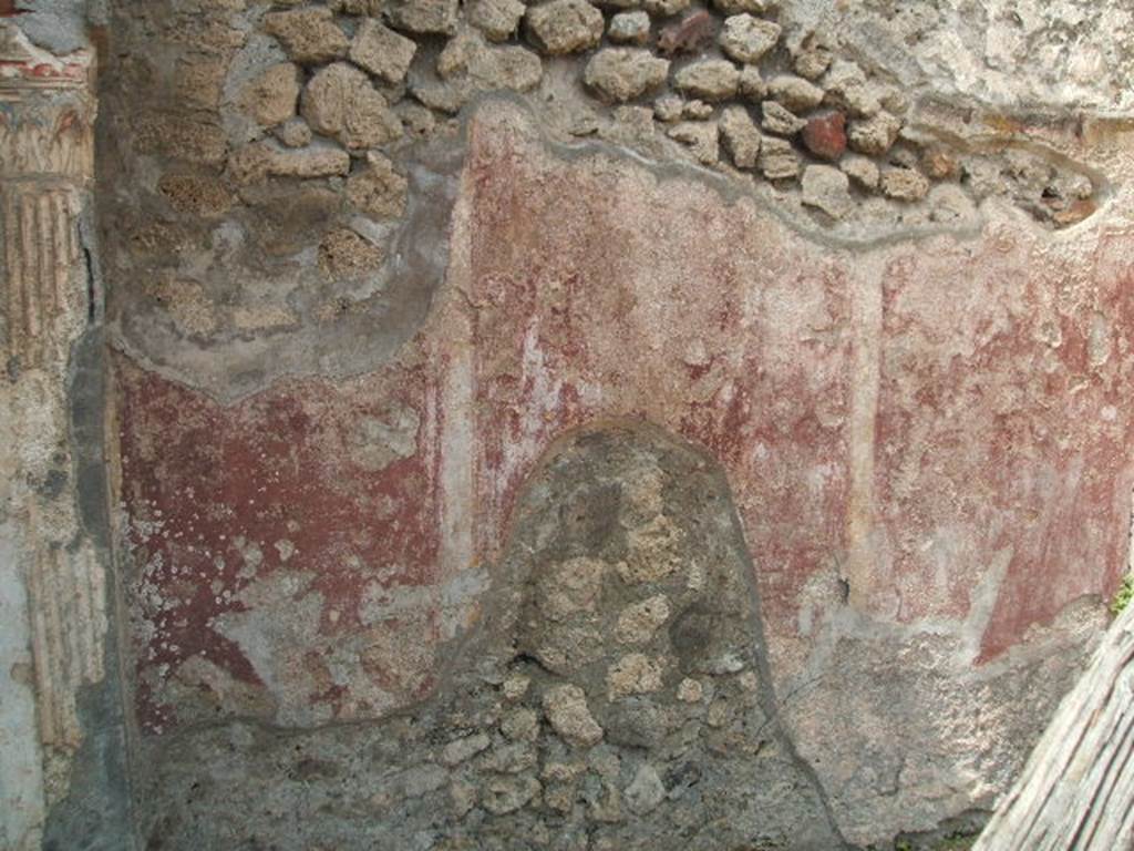 IX.6.8 Pompeii. May 2005. Remains of painted plaster on garden 9 wall to north of lararium.