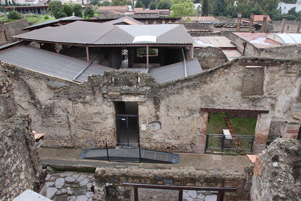 View from Casina dell’Aquila above IX.7.12, looking south towards I.6.4 and Via dell’Abbondanza. Photo courtesy of Klaus Heese. 