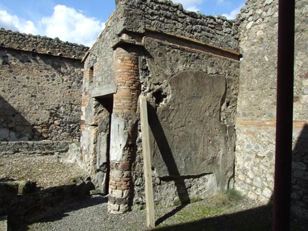 IX.9.c Pompeii. March 2009. Looking north to kitchen and south-east corner of peristyle/garden.