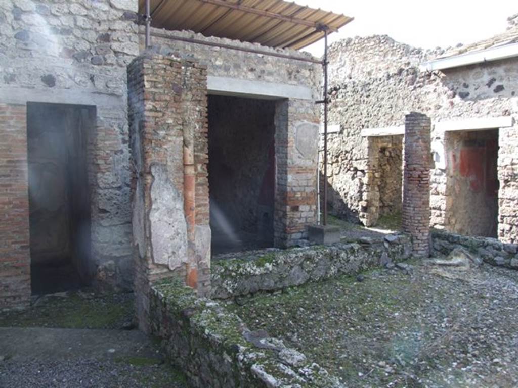 IX.9.c Pompeii.  March 2009.  Looking west across Peristyle.

