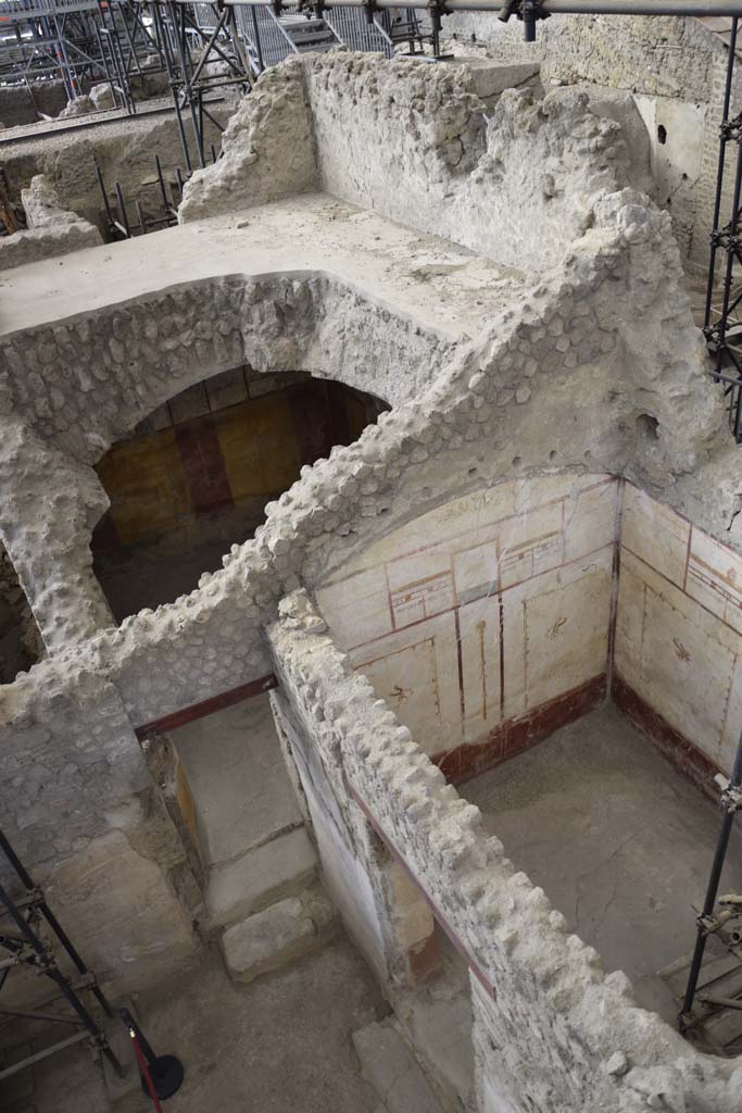 IX.12.6 Pompeii. February 2017. 
Looking west from above room “i”, upper left, and room “l(L)”, lower right.
Photo courtesy of Johannes Eber.


