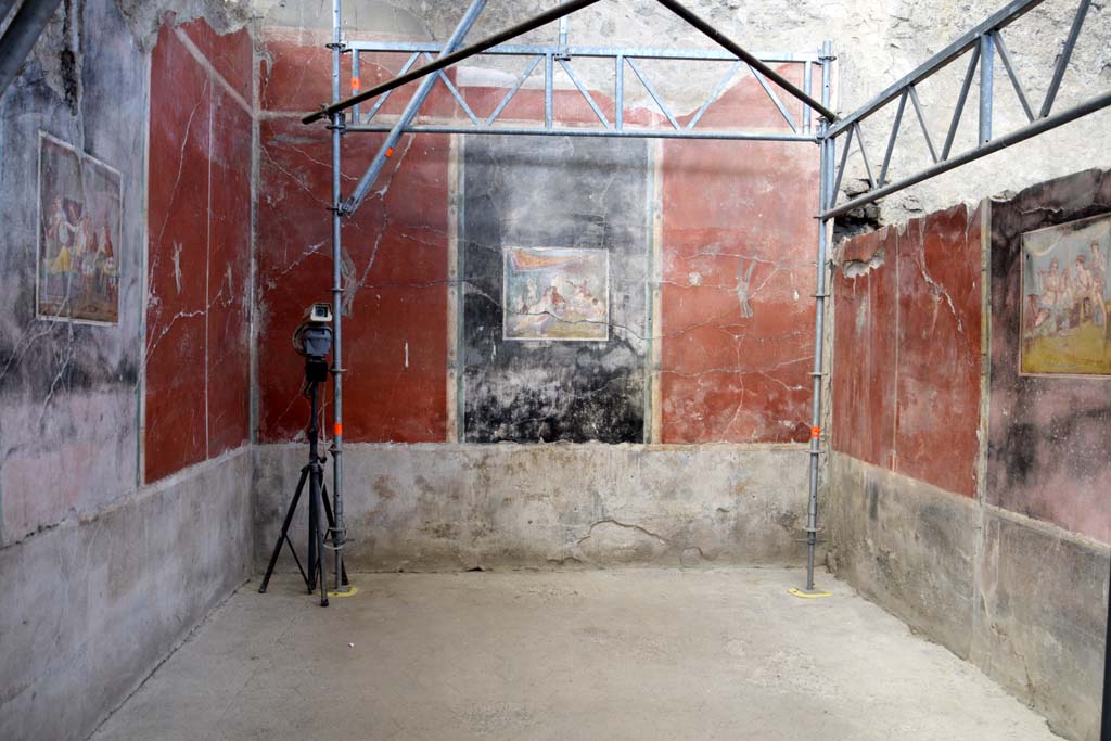 IX.12.6 Pompeii. February 2017. Room “m”, looking towards north wall in triclinium. Photo courtesy of Johannes Eber.